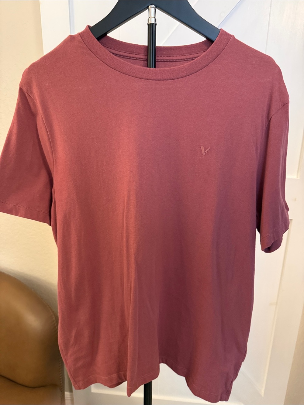 American Eagle Outfitters Men's Crew Neck Tee in Dusty Mauve